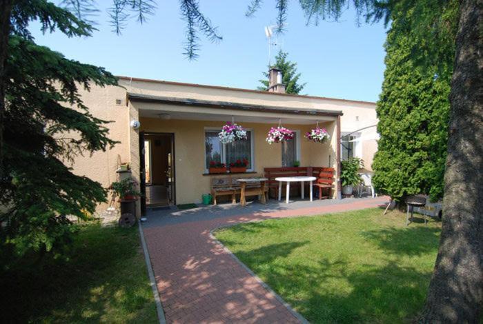 Pokoje Goscinne U Basi Mielno Exterior foto